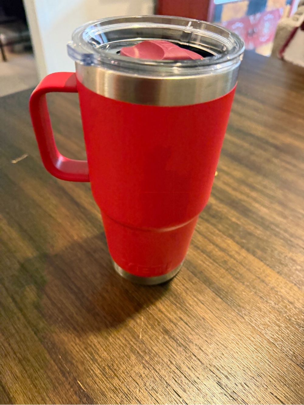 20oz Yeti Red Travel Mug with Handle - Picture 3 of 4